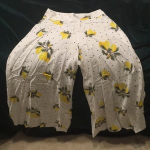 Forever 21 NWT lemon polka dot culottes pants